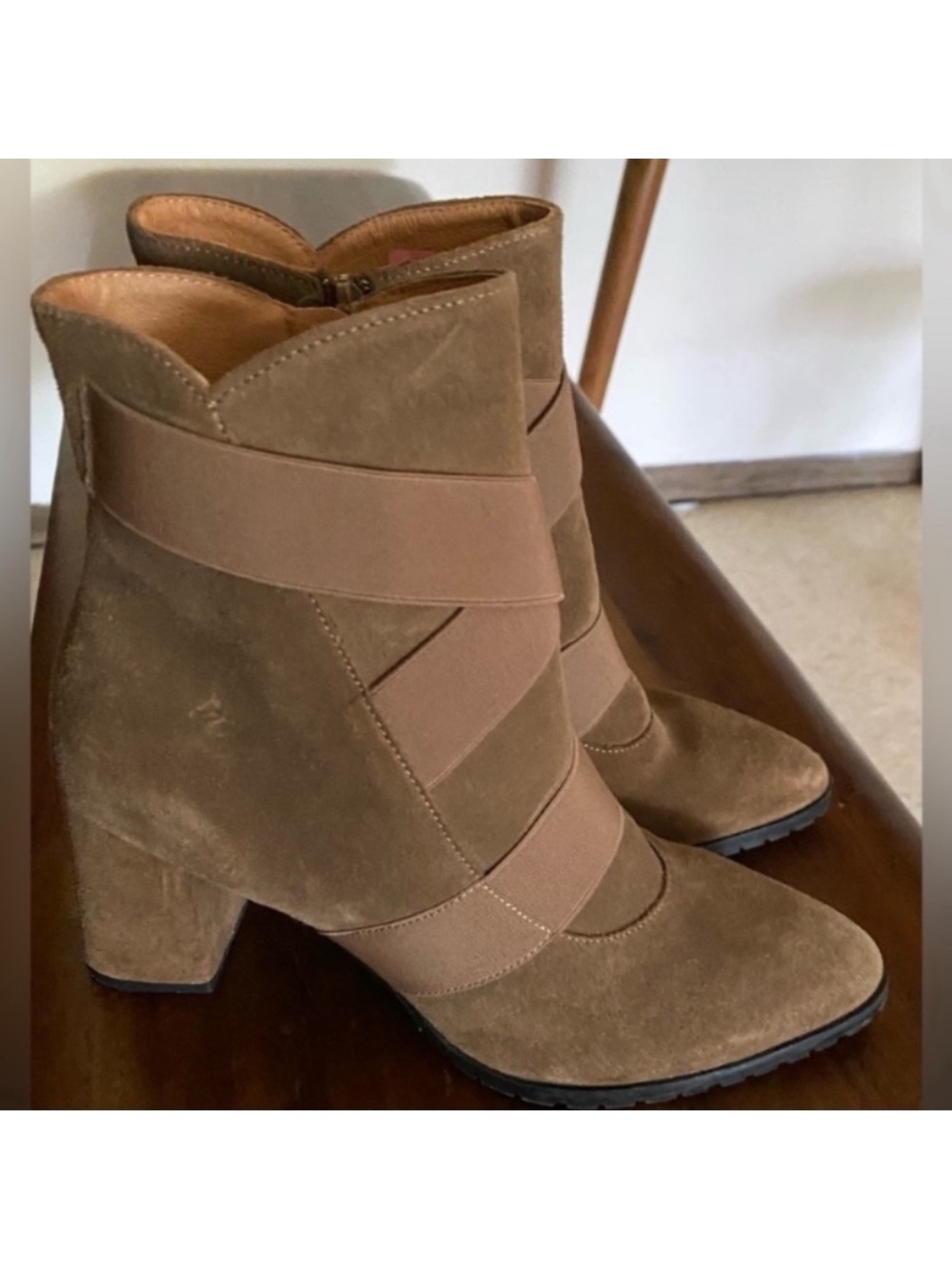 Andre Assous Brown genuine Suede and leather Boots.. Made in Portuguese. S .8M